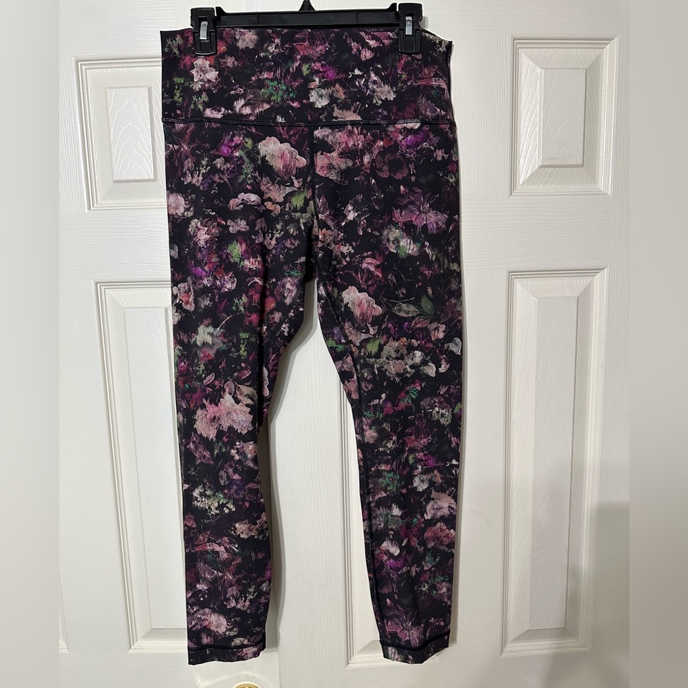 Lululemon classic Capri yoga pants. Size 12.